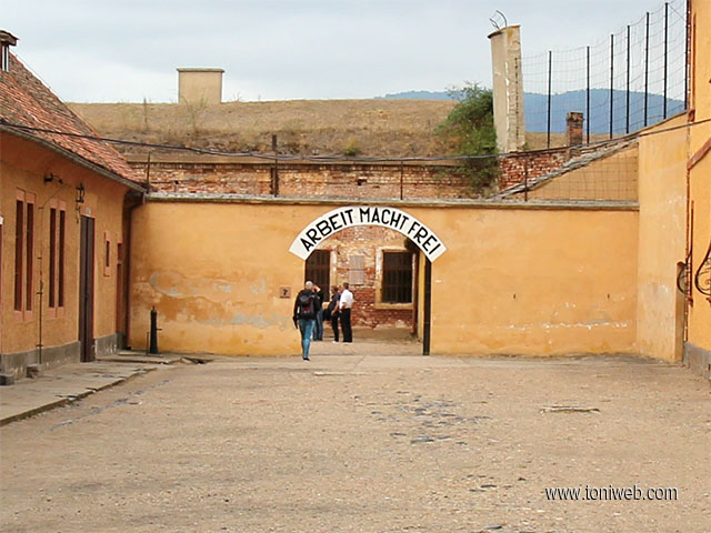 Arbeit Macht Frei Toniweb